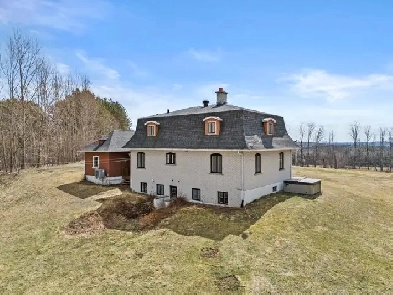 Magnifique domaine de 5 acres avec 5 chambres à 4 min du CHUS Image# 1