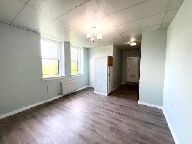 Centrally Located One Bedroom One Bathroom Image# 5