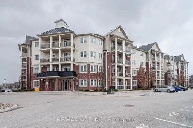 Gorgeous One Bedroom plus Den Condo with 2 Parking Spots! Image# 1