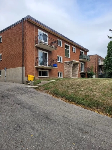 2 bedroom apartment available Sept. 1, 2025 - 519 Parkside Dr Image# 1