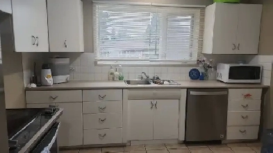 3br 1ba Upper Level House Image# 1