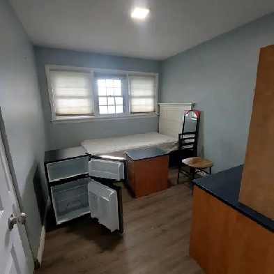 South Windsor St Clair College room for rent Image# 1