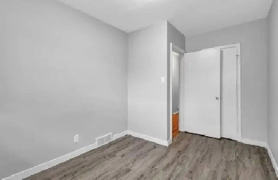 2 bedrooms main floor for rent in Killarney, Calgary Image# 1