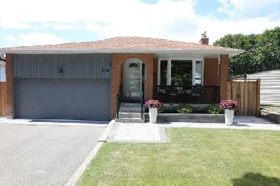 Bright Open Concept Bungalow On Premium Lot with Double Car Gar! Image# 6