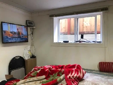 2 Rooms Both 550 Whitehorn Image# 3