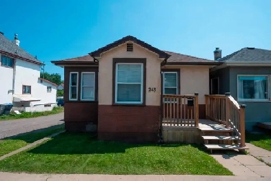 243 ALGOMA STREET SOUTH  NEW LISTING!! Image# 9
