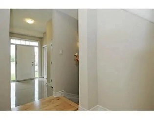 STUNNING 4 BR 3 BA SEMI DETACHED BLOSSOM/KEMT PARK FINDLAY CREEK Image# 2