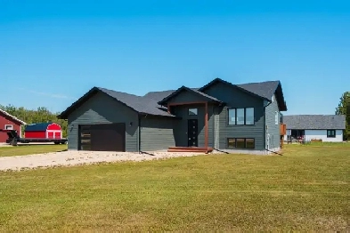 FOR SALE: Modern 3-bed home near the lake in St. Malo! Image# 11