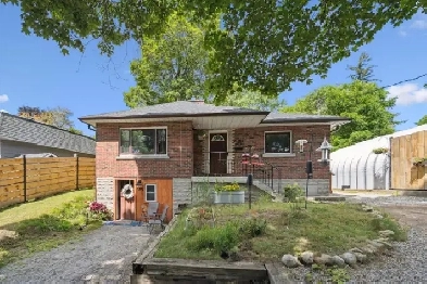 Lovely Bungalow on Large Lot Image# 3