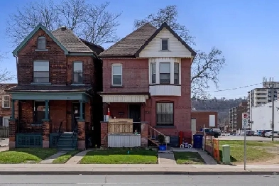 Updated 2 Bed.   1 Bath. Main Floor Unit in Hamilton! Image# 2