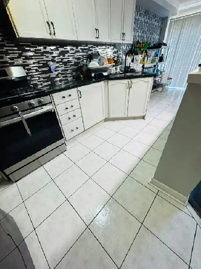Room for rent for 2 girls Image# 2