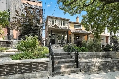 Wonderful Detached Home in Corso-Italia for just $1,349,000 Image# 2