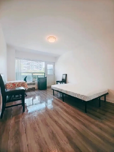 Spacious Furnished Private Room for Rent. 10 minutes to downtown Image# 8