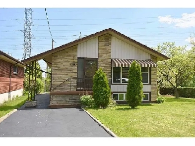 All-Inclusive 4 Rooms Available – 2 Main Floor, 2 Basement Image# 3