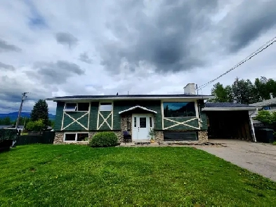 FAMILY FRIENDLY HOME FOR SALE IN ELKFORD, BC! Image# 4