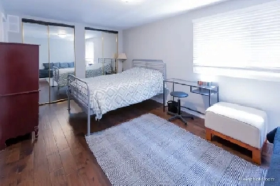 Large room for rent in shared close to UTM, transit Image# 4