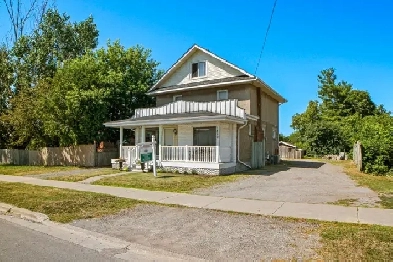 Legal Duplex with Home Business potential in Oshawa! Image# 1