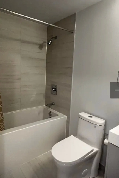 Stunning 1 Bed Condo in Vaughan W/Balcony   Parking Image# 3