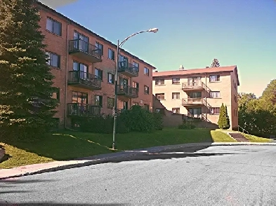 Dorval: New renovated big 4.5  best location available now Image# 2