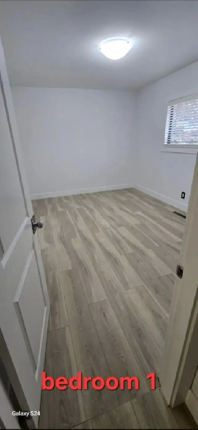 Room for Rent (FEMALES ONLY) beside Surrey Memorial, SkyTrain Image# 1