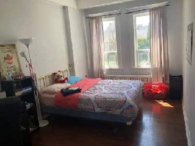 Furnished room on OSSINGTON for student(GBC,UofT,ILAC,TMU,York) Image# 9