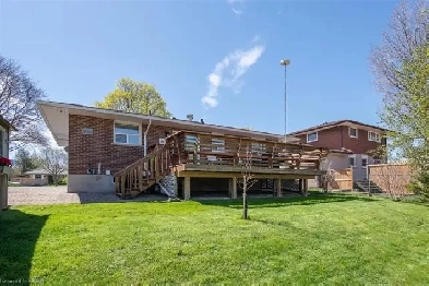 Spacious 3-Bed   2 Parking/AC/Deck/Shed Incl! (Laurentian Dr) Image# 3