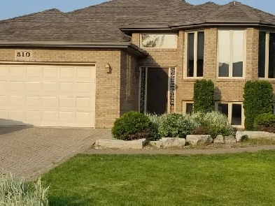 Tecumseh Large 1 bedroom   Large bonus room 1100 sq ft Aug 1 Image# 1