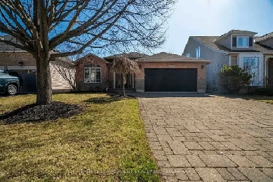 Bungalow nestled in a prime location of Mount Hope Image# 9