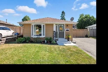 Modern Living Bungalow with Inground Pool for Sale! Image# 1