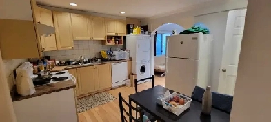Furnished 3BR 2Full Bath ste Kerrisdale(25min byBus UBC/UCW/Dntn Image# 1