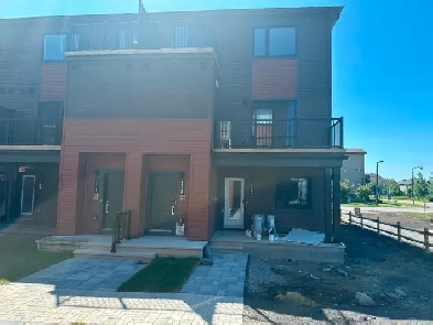 Brand New Executive 3 Bedroom END unit Terrace Home Image# 7