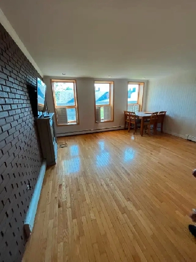 480 Queen, Beautiful 2 bedroom unit Sept 1st, 3rd floor Image# 1