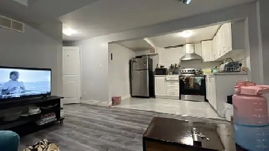 room for two girls near humber college Image# 2