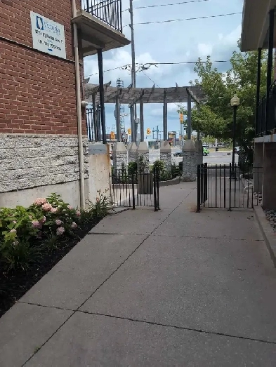 rooms for rent $900 in townhouse furnished or not all inclusive Image# 4