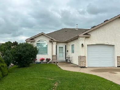 1/2 Duplex in Ponoka! MLS #A2242287 Image# 1