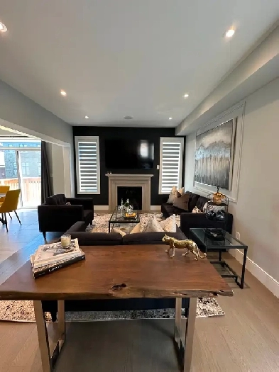 Spacious 3-Bed Den   2 Parking/AC/Laundry/Yard Incl (Davis Loop) Image# 5