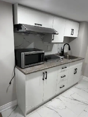 Spacious 2 Bedroom Basement In Stouffville Image# 1