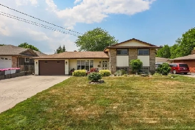 BEAUTIFULLY RENO'D 3-LEVEL SIDESPLIT - 3 BED, 2 BATH Image# 5