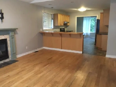 Beautiful bungalow three bedrooms  Fleming College Peterborough Image# 1