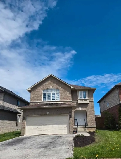 for rent 2nt floor room in a luxury home close to malls,highway Image# 3