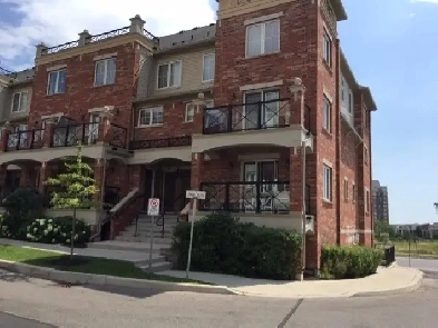 Two Bedrooms Townhouse For Rent in Oakville Image# 1