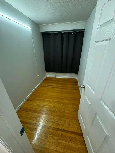 Room rent Main Level Port Credit Mississauga Image# 1