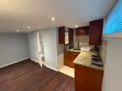 Charming Semi-Basement Suite for Rent - Ideal for Singles. Image# 4