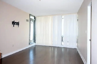 2 Bedroom   Den condo downtown Toronto Lake Shore / Spadina Image# 6
