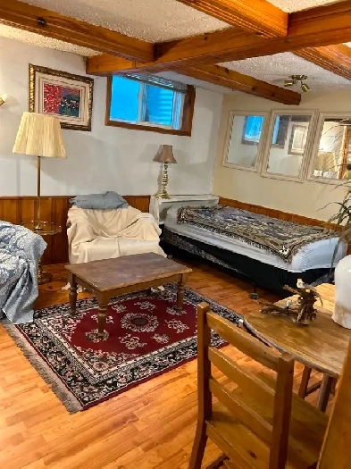 Bachelor Apartment in a Private Home Image# 5