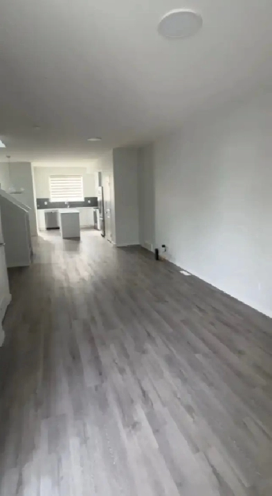 For Rent: 3 Bed | 2.5 Bath Duplex – 61 Corner Glen Rd NE Image# 6