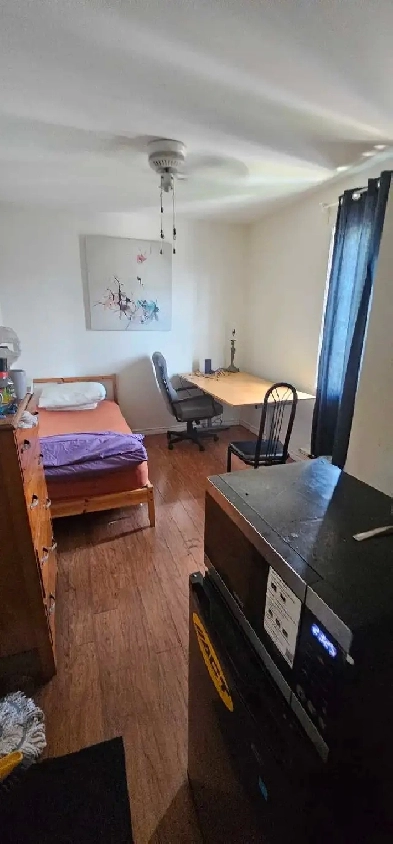Studio Bachelor – Tout inclus, Chauffé/Climatisé, Stationnement Image# 1