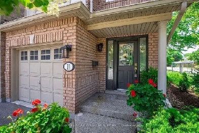 Exclusive enclave of executive Oakville townhomes! Image# 1