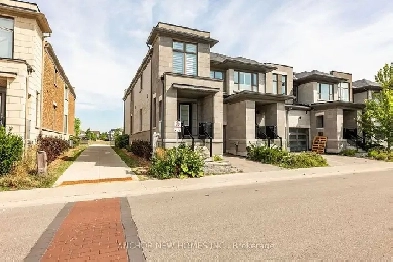 Fully Upgraded and Updated Corner Unit Townhome On Premium Lot! Image# 1