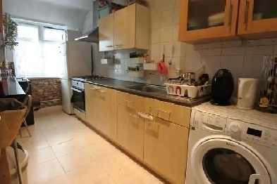 A well-maintained and fully self-contained studio Image# 4